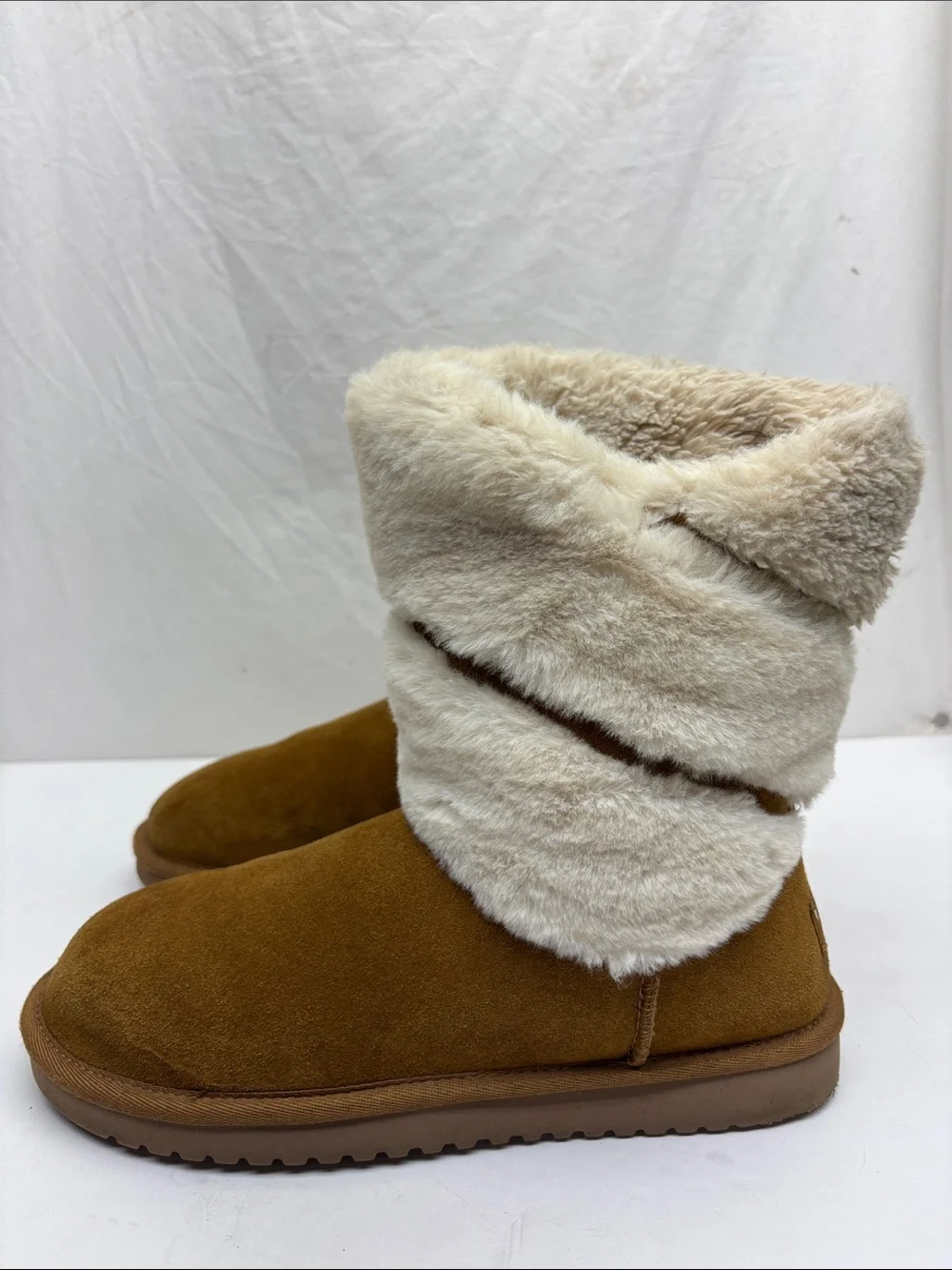 Koolaburra by Ugg Cozy boots, SZ 8, box 75